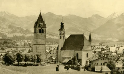 Liebfrauenkirche og kirken St. Andreas, Kitzbühel, Tyrol, Østrig, c1935.
