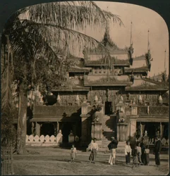 The Queens Golden Monastery, en perle af orientalsk arkitektur, Mandalay, Burma, 1907