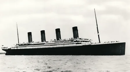 RMS Titanic forlader Southampton, 10. april 1912.
