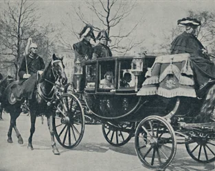 Kongeparret vender tilbage fra klosteret, 1923, 1937.