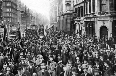 Frelsens Hær marcherer ned ad Oxford Street, London, 1926-1927