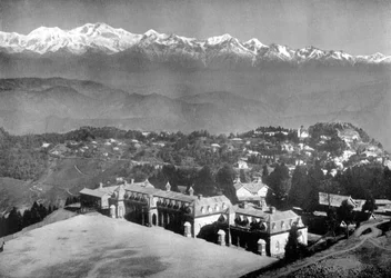 The Snow Range og Darjeeling fra oven St Pauls School, West Bengal, Indien, c1910