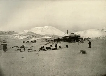 Vinterkvarteret. Med Mount Erebus i baggrunden, c1908, 1909