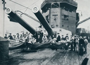De store kanoner fra HMS New Zealand, c1914