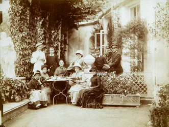 Hertug Fjodor Uvarovs familie på deres landejendom, Porechye, Rusland, 1880
