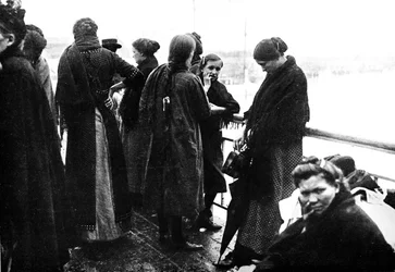 Den sidste handling af en tragedie: Et fotografi taget på den sidste båd, der forlader Oostende til England, 1914