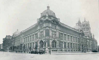 Det nye Victoria and Albert Museum åbnede den 26. juni 1909, c1909