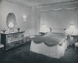 Plexiglasets livlige kvaliteter bruges med fordel i dette soveværelse, 1942.