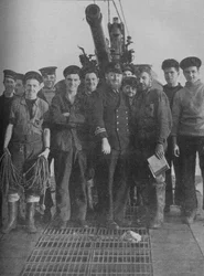 Deres skib steg fra graven til triumf, 1941.