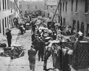 Tusinder blev pludselig gjort hjemløse, c1940 1942