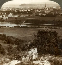 Trondhjem, dets hjem, pakhuse og domkirke, mellem Nid og Fjord, Norge, 1905.