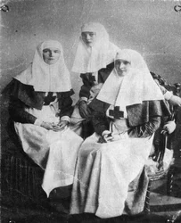 Tsarina Alexandra og storhertuginder Olga og Tatiana af Rusland, 1914