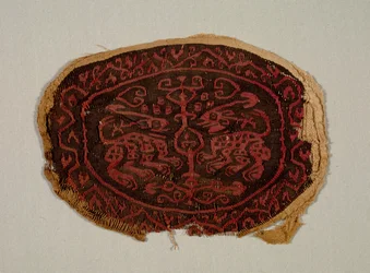 To konfronterede dyr fra en tunika, 700-800-tallet.