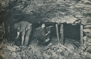 Uselvbevidste helte, der slider i farer, c1935