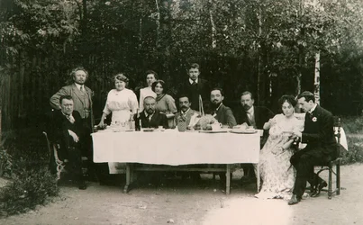 Besøgende med den russiske forfatter Alexander Kuprin og hans familie, Gatchina, Rusland, begyndelsen af det 20. århundrede