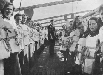 Livsbæltebor i krigstid om bord på en oceangående skib, 1915