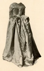 Hvid satin brudekjole båret af Mrs. St. Clair i Philadelphia, 1760, 1937.