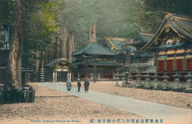 Inden for Toshogu-templet i Nikko, ca. 1900