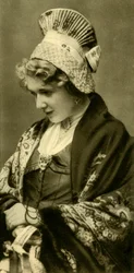 Kvinde i traditionel dragt, Nedre Østrig, c1935.
