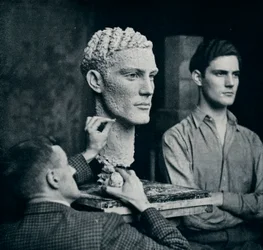 Arbejder på et portræt af Mr. Duncan Guthrie, c1935