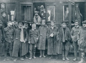 Sårede engelske tropper på vej til et basehospital, c1914