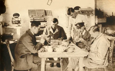 Sårede soldater i keramikklassen...Devon, Første Verdenskrig, 1914-1918, 1933.