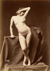 Ung kvinde, nøgen, set forfra med hånden over ansigtet, 1860