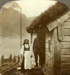Unge bønder i Nordfjordlandet - før deres sommerhushjem, Norge, c1905.