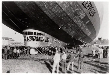 Zeppelin LZ 127 Graf Zeppelin efter landing, 1933