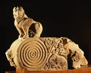 Buff sandsten architrave med griffin, Sanchi, MP, tidligt 1. århundrede e.Kr