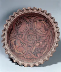Koptisk kop, malet terracotta med swag-kanter, egyptisk, 7. århundrede e.Kr