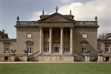 Udvendigt billede af den centrale del af huset, Stourhead, Wiltshire