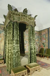 Interiør i Hardwick Hall, Derbyshire, der viser Green Bed-Chamber med originale møbler og ophæng fra det 16. århundrede (H8044)
