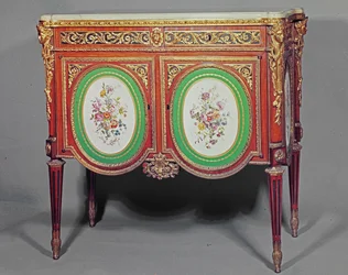 Louis XVI skab, stemplet M.Carlin JME, dekoreret med ormolu og Sevres plaques, ca. 1774