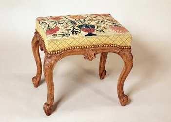 Louis XV skammel i provinsstil