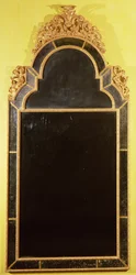 Queen Anne pierglass i forgyldt træ