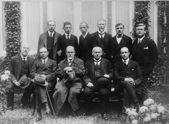 Sigmund Freud med kolleger ved en psykoanalytisk kongres i Haag, 1920