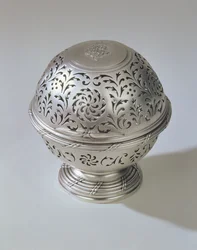 Sæbeæske, del af et sæt med øl og kumme, af Francis Riel, Paris, 1771