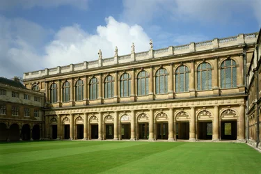 Udsigt over Great Court of the Wren Library, Trinity College, Cambridge