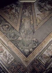 Allegorisk figur af efteråret, detalje af en mosaikbelægning, der skildrer årstiderne og jagtscenerne, fra den konstantinske villa i Daphne, Romersk, ca. 325-330 e.Kr. (marmor, kalksten og glasmosaik)