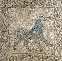 Church of Saint John Evangelist, Fjerde Korstog, Fragmenter af mosaikgulve, der repræsenterer enhjørning, Ravenna, Emilia-Romagna, Italien