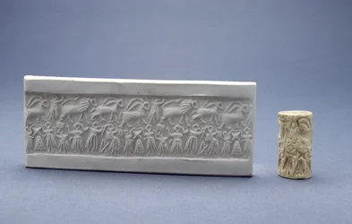 Cylinderforsegling, vist med gipsaftryk, mesopotamisk, sumerisk (tidlig dynastic III), ca. 2500 f.Kr. (sten)