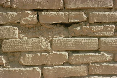Detalje af mursten med kileskriftsindskrifter fra Ziggurat, bygget af den elamitiske konge Untash-Gal (ca. 1265-46 f.Kr.) (foto)