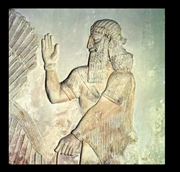 Dignitær, relief, assyrisk (marmor)
