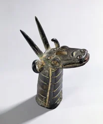 Drage, symbol på guden Marduk, sen assyrisk periode, ca. 800-600 f.Kr. (bronze)