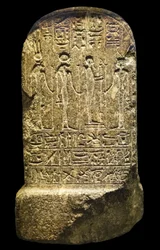 Egyptisk antikvitet: fragmentarisk stelefor-statue af Paser på knæ, New Empire