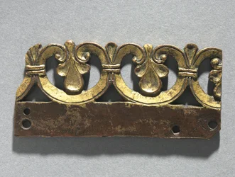 Fragment af et dekorativt våbenskjold fra et relikvieskrin, ca. 1165-1180