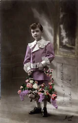 Godt nytår lykønskningskort: Et barn holder en kurv med blomster - Postkort dateret 1920