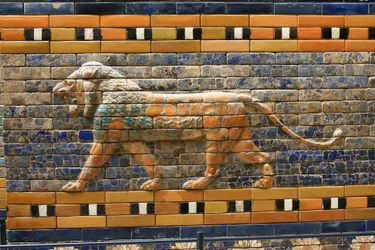 Ishtar-porten, der oprindeligt tilhørte Bel-templet, bygget i Babylon (Irak) af kong Nebuchadnezzar II - Ishtar-porten, detalje, Pergamon-museet, Museumsøen, Berlin, Tyskland, Europa