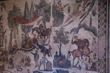 Lille jagthal. Generelt billede af mosaikken. 3. - 4. århundrede. Roman Villa of the Casale, Sicilien. UNESCO-sted.